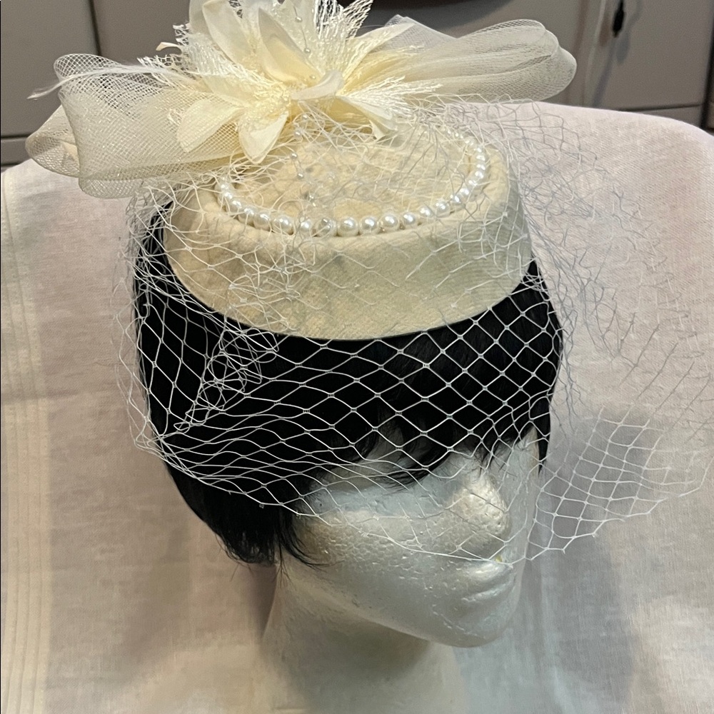 Elegant Cream Fascinator Cap with Veil and Pearls